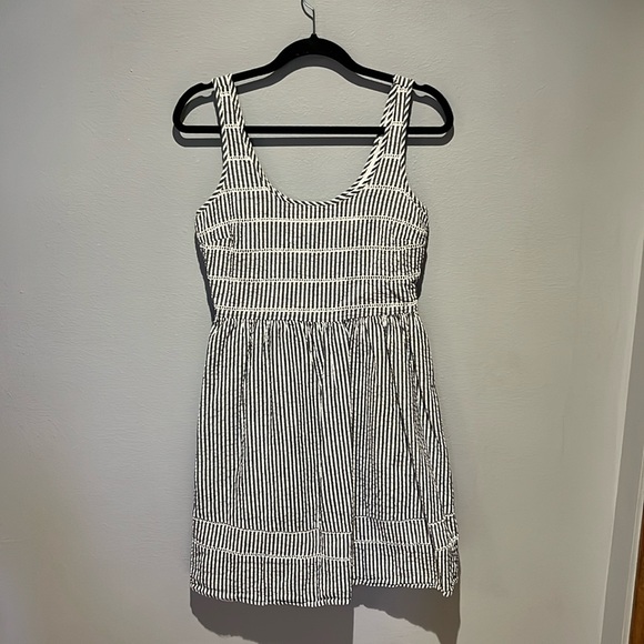 Medium old navy sundress - Picture 2 of 6